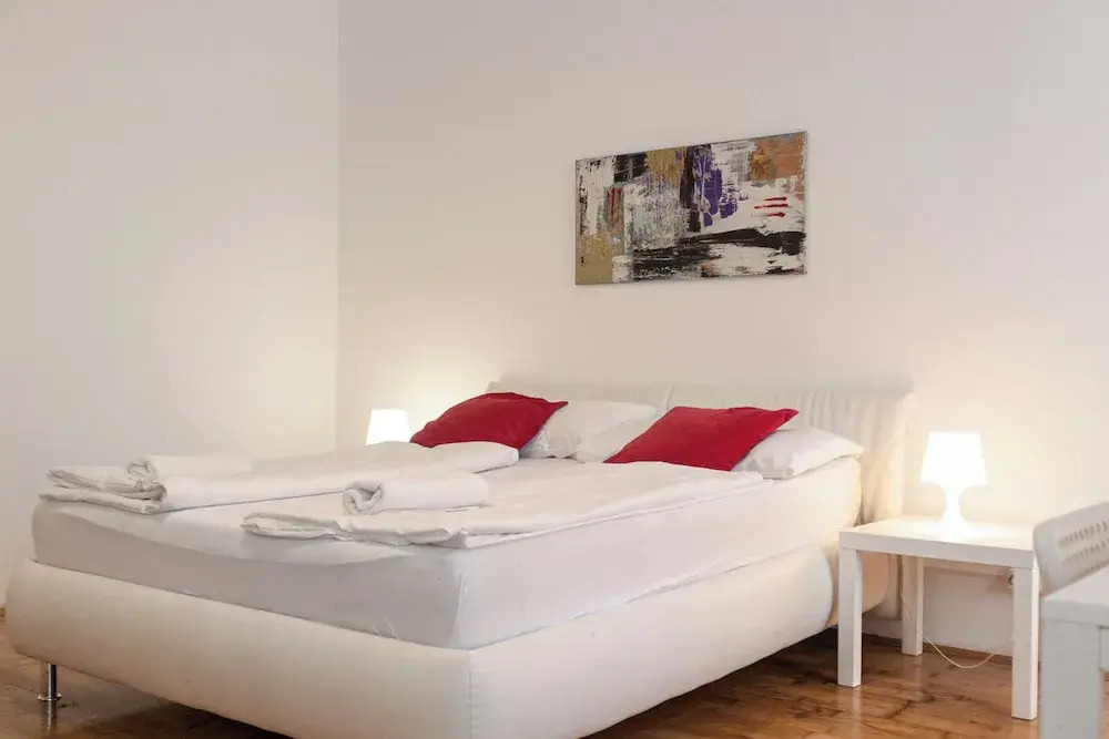 Welcoming 3BR Apt Steps From Belvedere