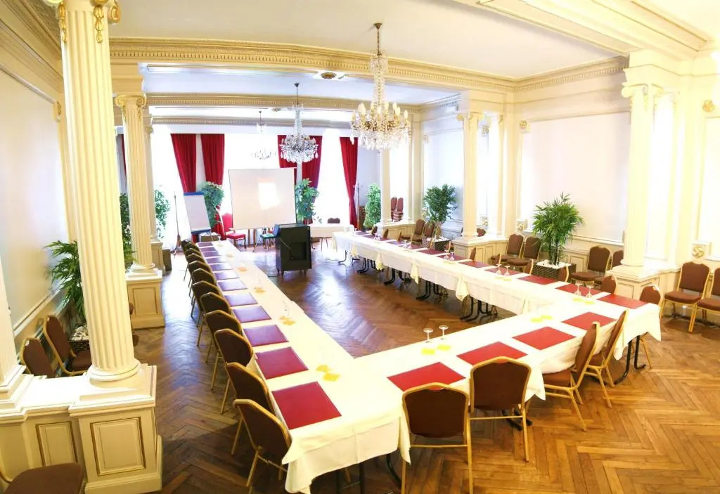 Hotel De Lunivers