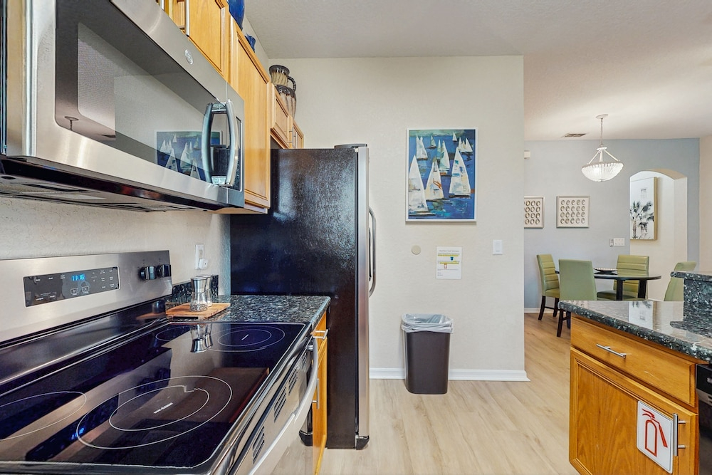 Spacious Dog-friendly 3bed/3 Bath Townhome With Screened in Lanai Near Disney