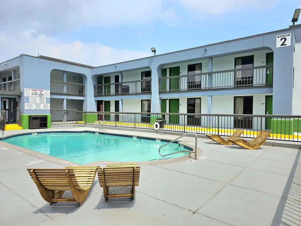 Days Inn by Wyndham Victoria TX East