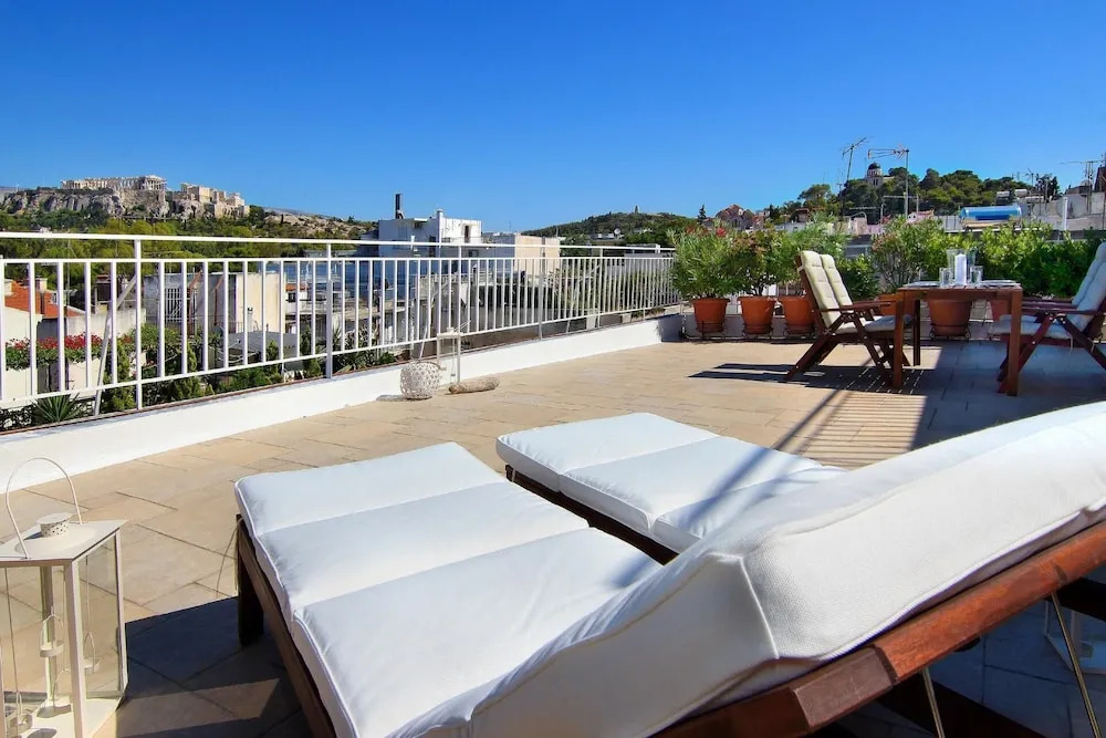Stylish studio loft with Superb balcony