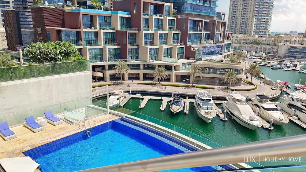 LUX Cayan Superior Suite 5 Dubai Marina