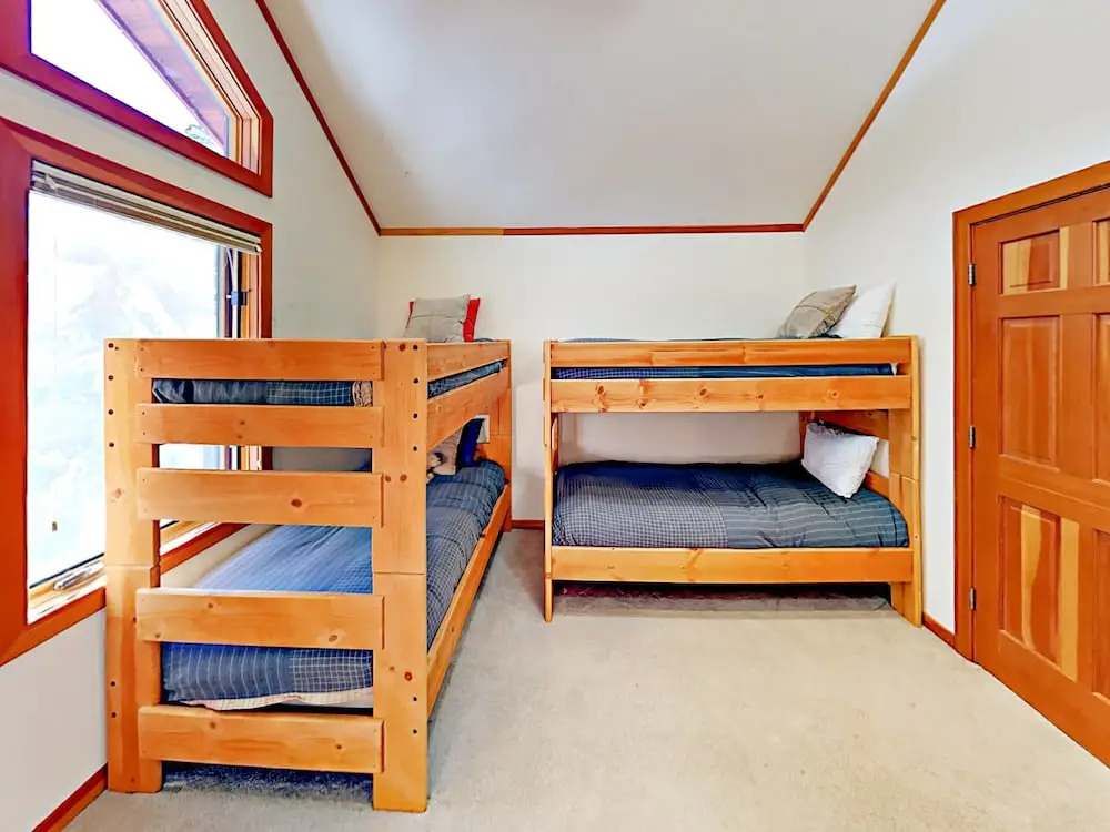Cabin-esque Tahoe 4 Bedroom Home