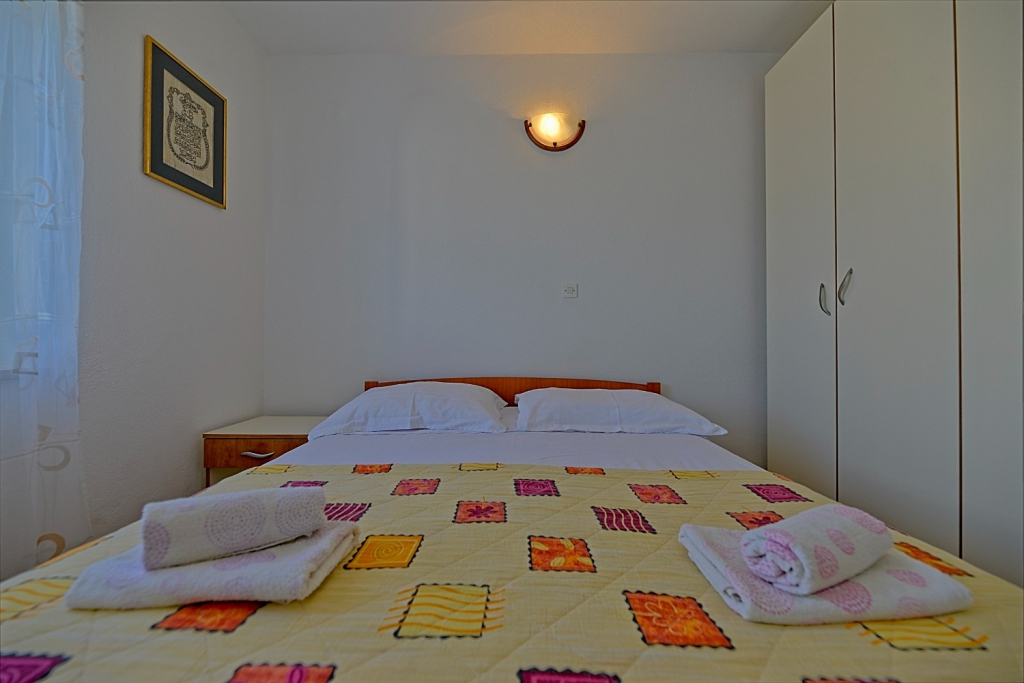 Apartment Puli - 200m from sea: Nela2  Postira, Island Brac