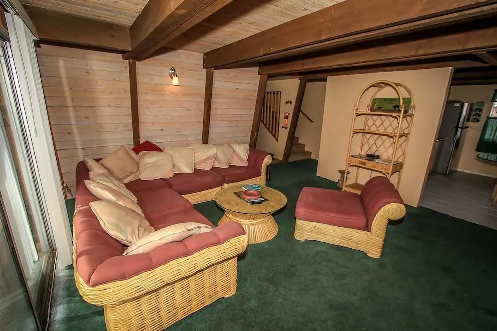 Leader on Cedar 1115 by RedAwning