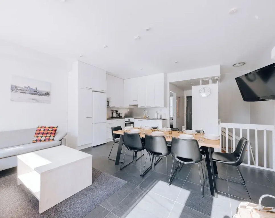 Modern 2-Unit Retreat up to 16 guests