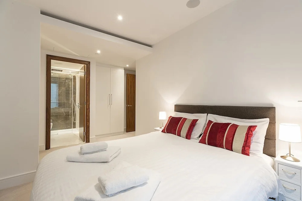 Charming 2BR Apt. Close to Wandsworth Town st