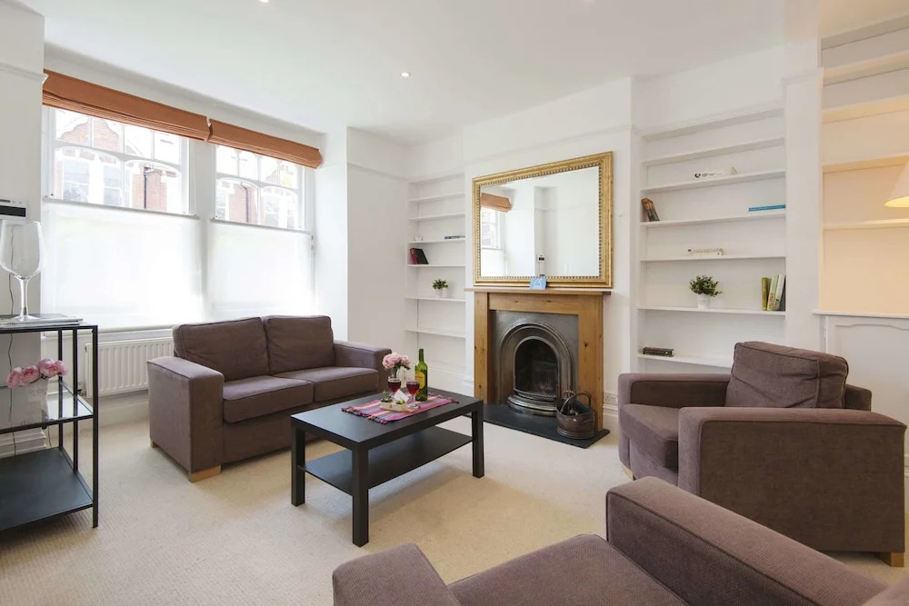 The Homey Shepherd's Bush House - ABE