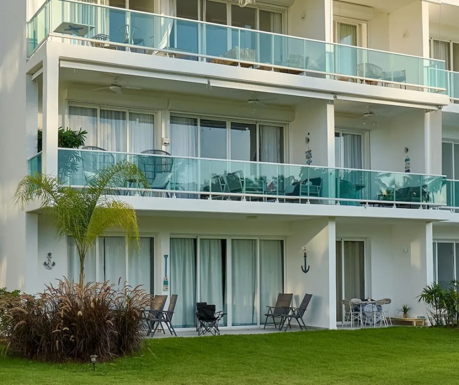 3BR Beach Condo Lakeview Playabonita Pool LUX