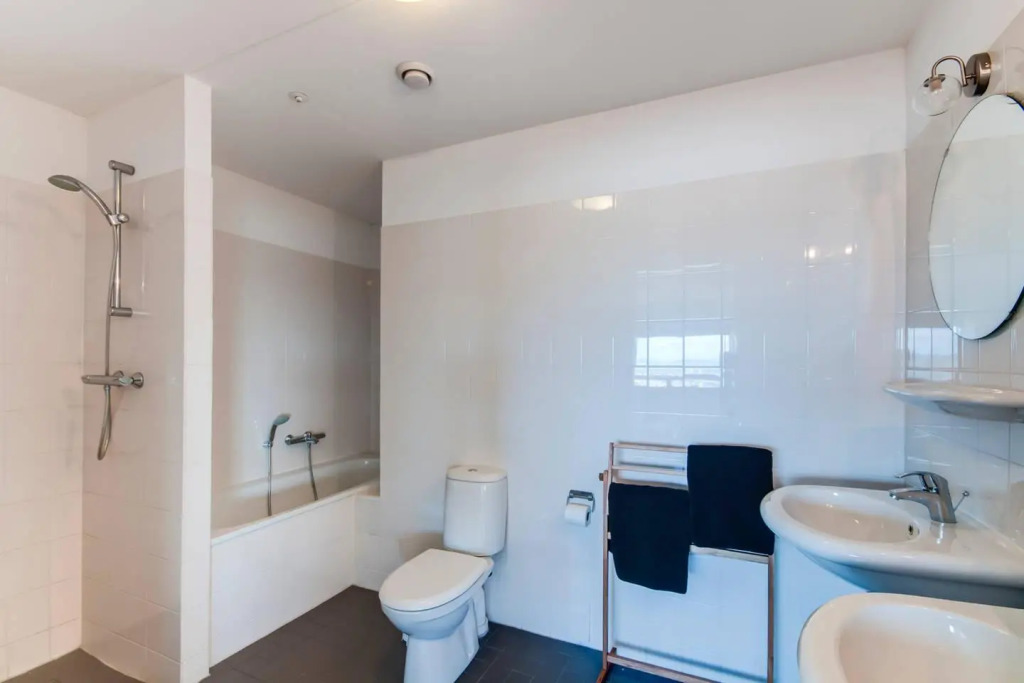 Amazing Apartment on 39th floor 774
