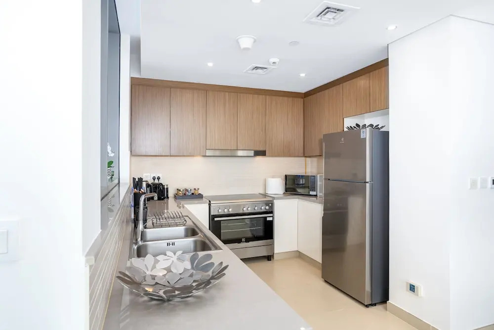 Waves - Sea View Luxury 3 Bedroom Apartment With Balcony