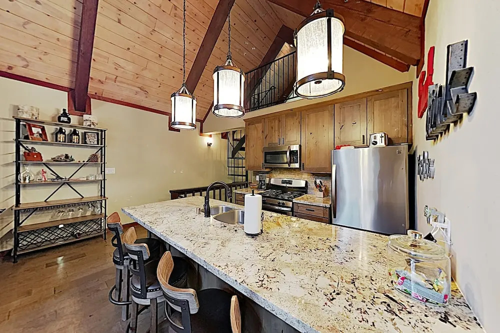 Brookside Townhome: 3 Beaches & Skiing Nearby townhouse
