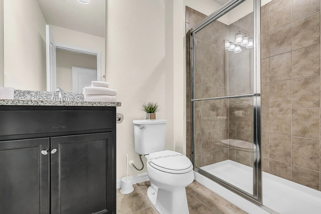 5 Bedrooms 4 Bathrooms Solterra 4643 Td