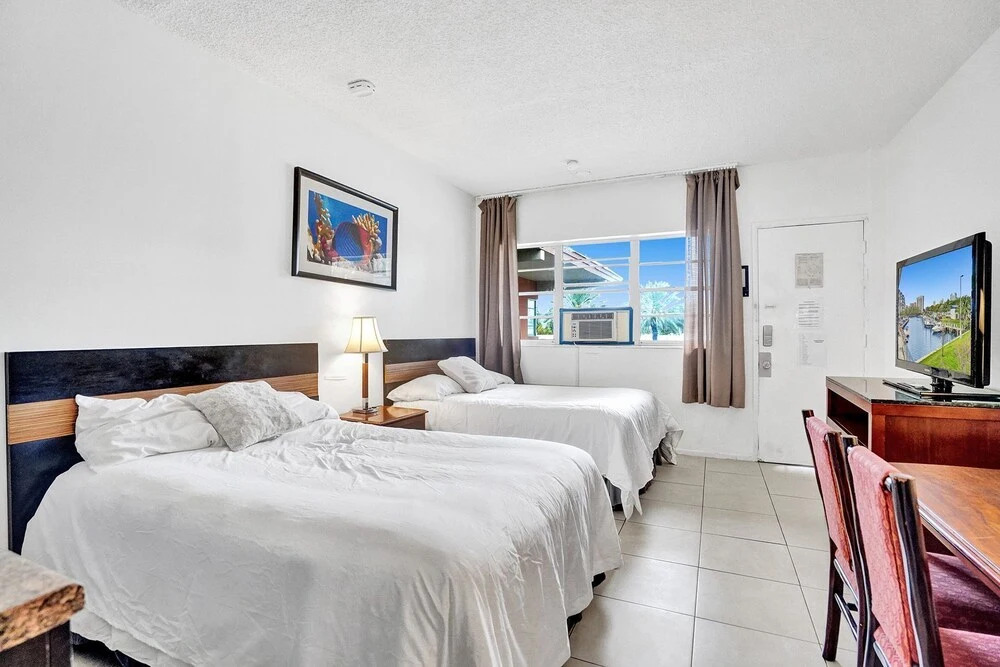 Beautiful cozy 1br apartment walk from the ocean!