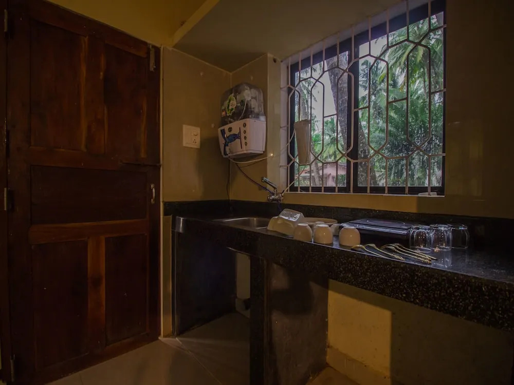 OYO 16456 Home Decent 1BHK Vagator