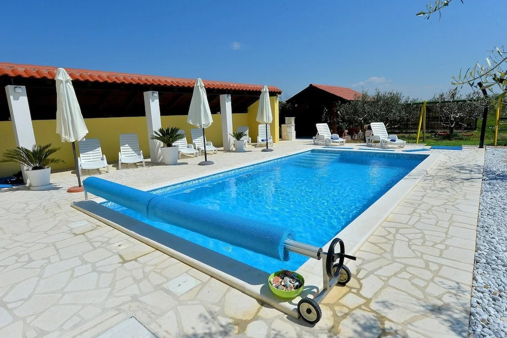 Holiday Apartment Home Simoni With Pool