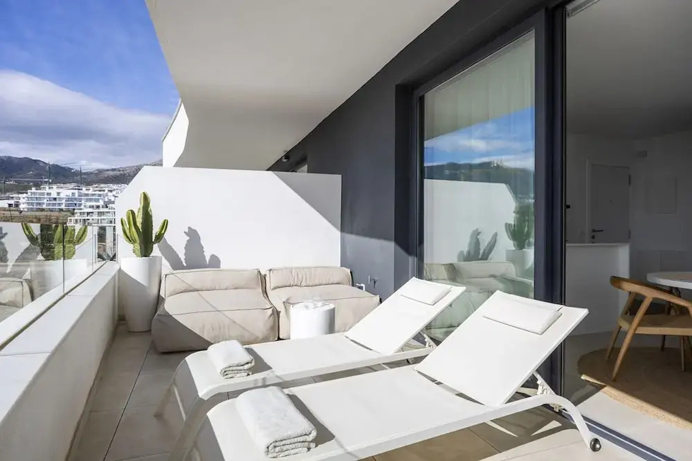 Stylish Luxury Suite With Terrace in Higueron