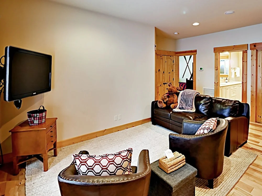 West Shore Retreat - 3 Br Home