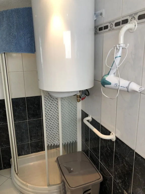 Two bedroom apartment 2 min from beach