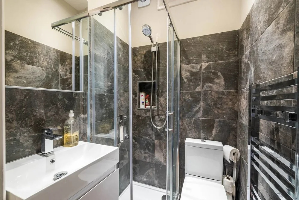 Beautiful 2 BED Apartment - Centre of Chelsea
