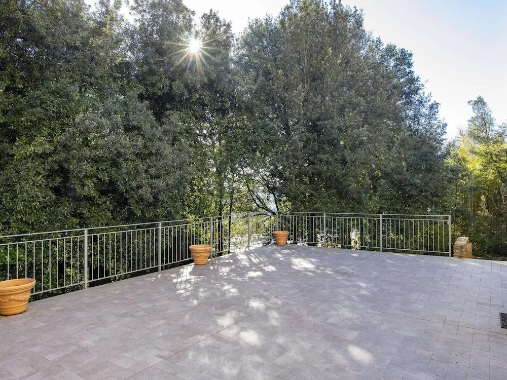 Apartment near Donatello Sculpture