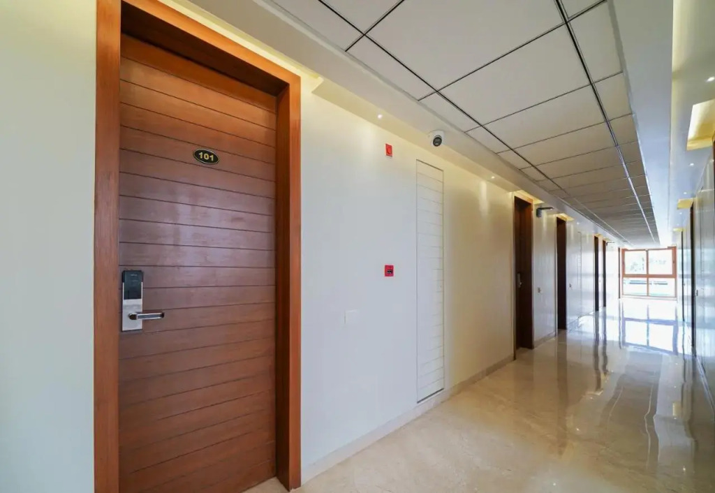 Oriva Tulips Inn and Suites - Nr. Majestic