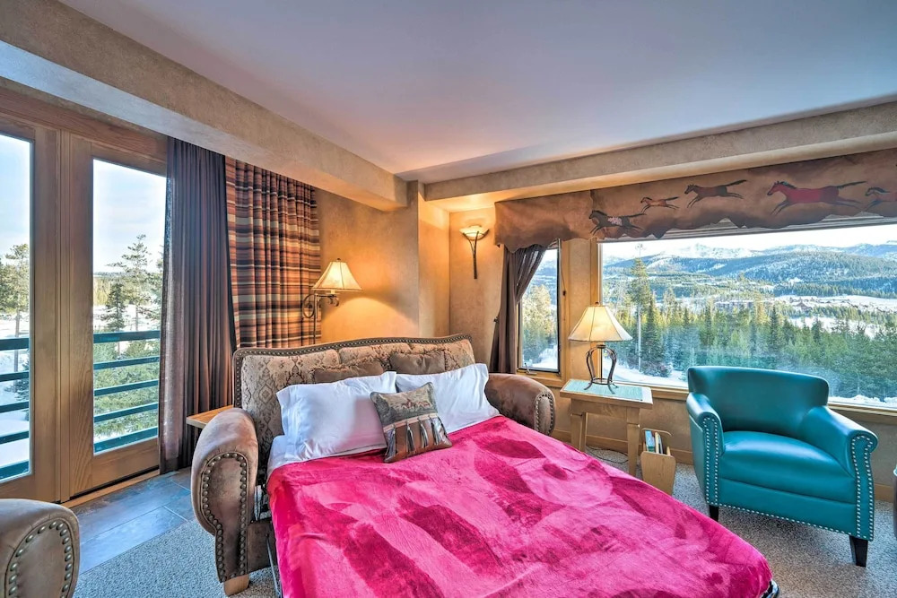 Big Sky Ski-in/ski-out Condo w/ Mountain Views!