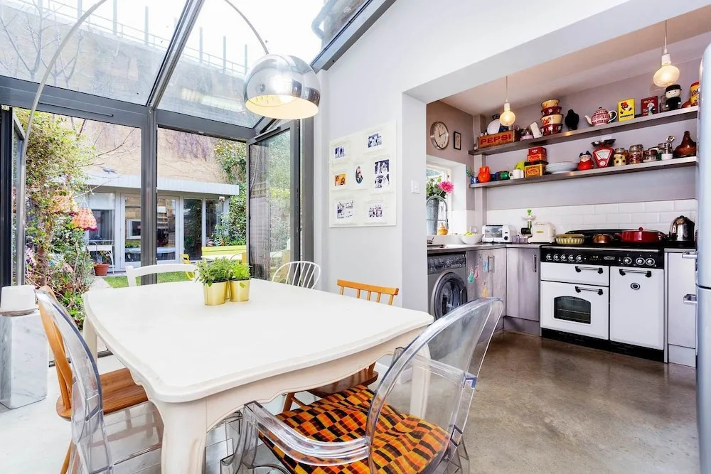 The Shepherd's Bush Hideaway