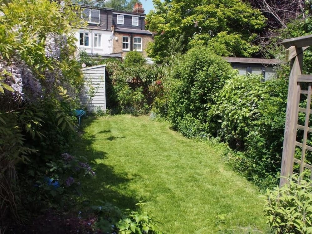 Chiswick 3 Bedroom Home Near River