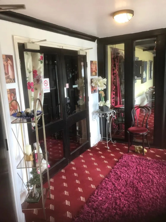 The Crown Lodge Bar Bed & Breakfast