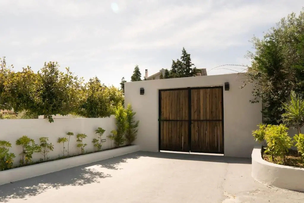 PIERINA HOUSE (by the Tsilivi beach)