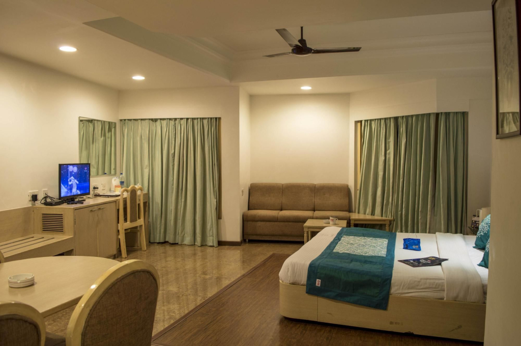 OYO Premium Zone I MP Nagar 2