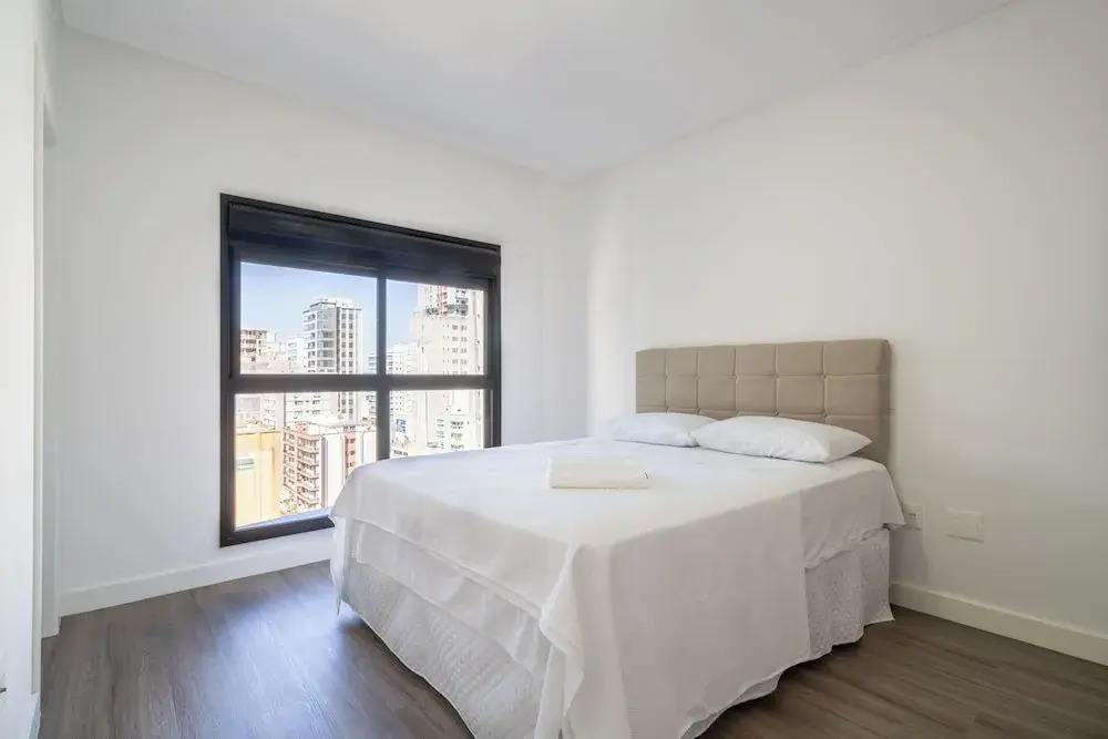 Apto 2Q c/ churrasq. 500m da Meia Praia ROT1001