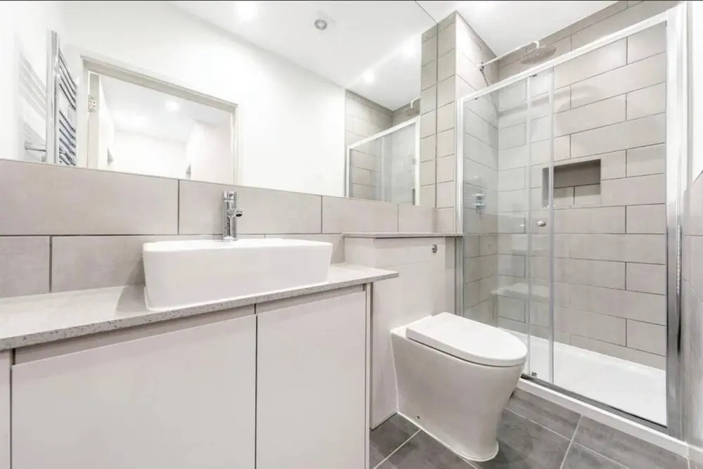 Modern 2 Bedroom Home With Private Garden