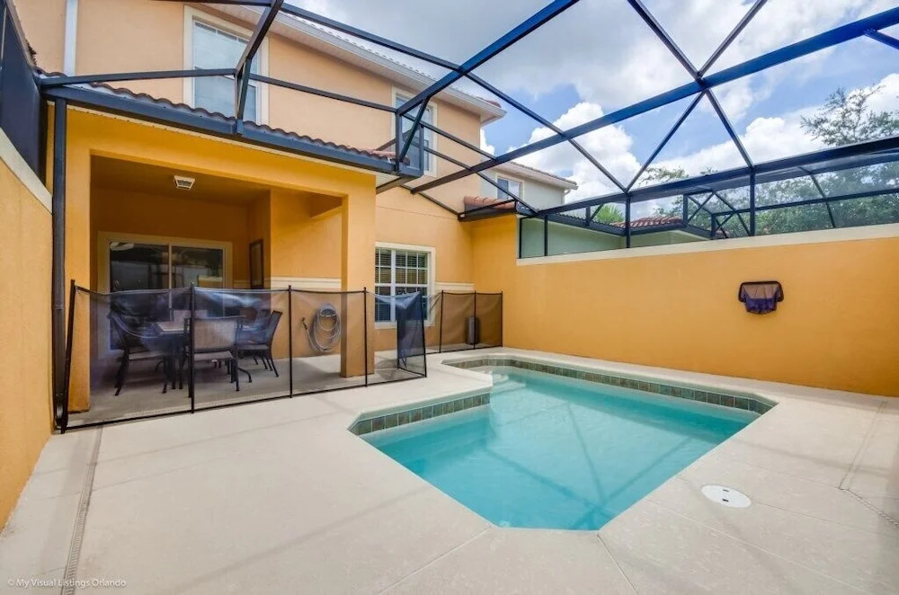 8962cuban 4 Bedroom Townhouse