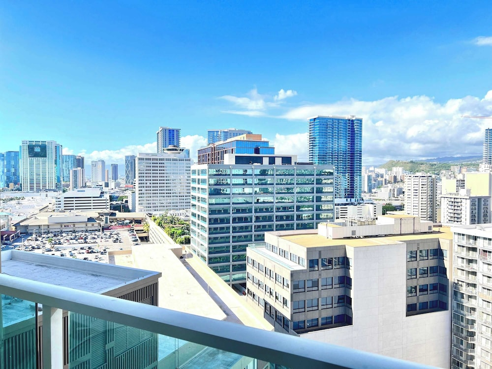 Stunning Ala Moana Studio Mtn View Balcony 2029
