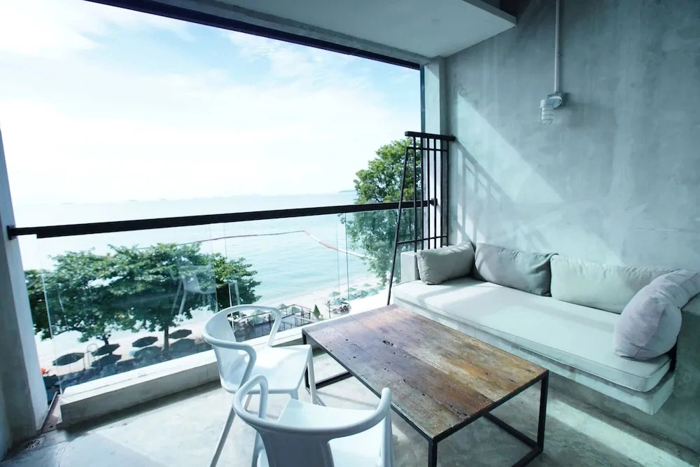 Pattaya Modus Beachfront Resort