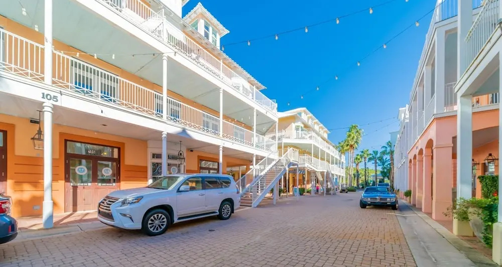 Sea La Vie 1 Bedroom Condo by RedAwning