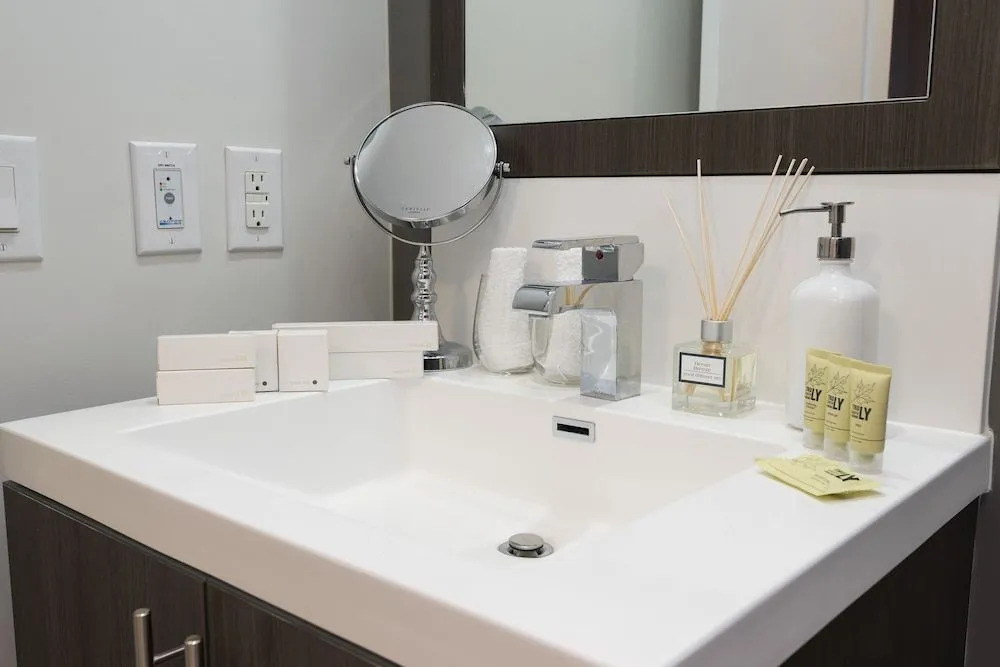 Metropolis Suites Yonge Sheppard