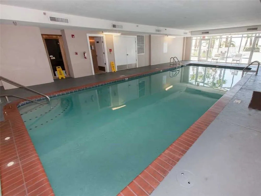 Regency Isle 507 - 2 Br condo by RedAwning
