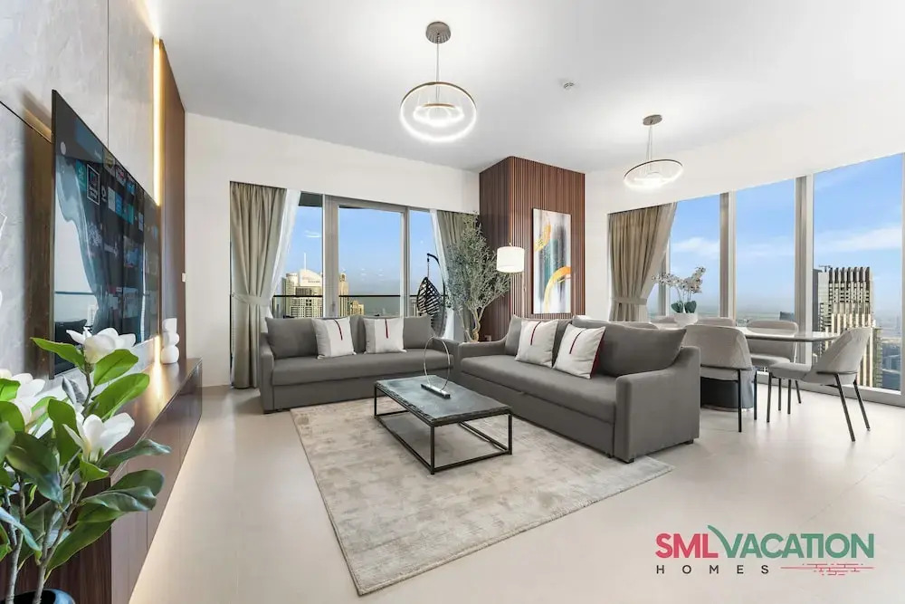 SML Vacation Homes - Sky High Apartments with Burj Khalifa and Dubai Fountain Views at Grande Signature, Downtown Dubai