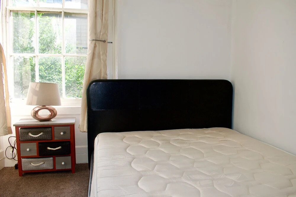 Bright and Central 3 Bedroom Apartment