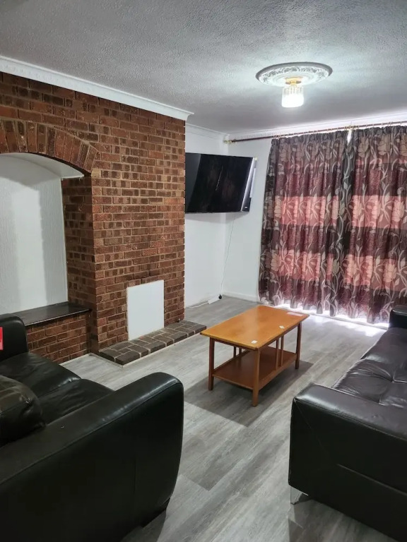 Charming 3-bedroom House Rental in Greater London