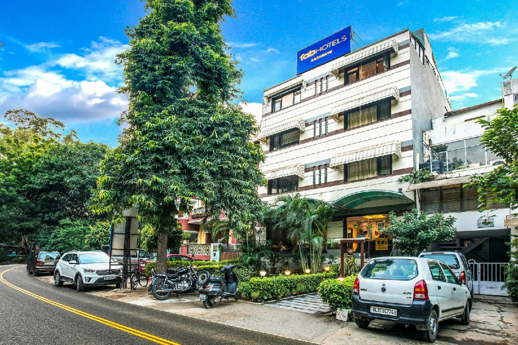 Nehru Kalakaji Extension Suites