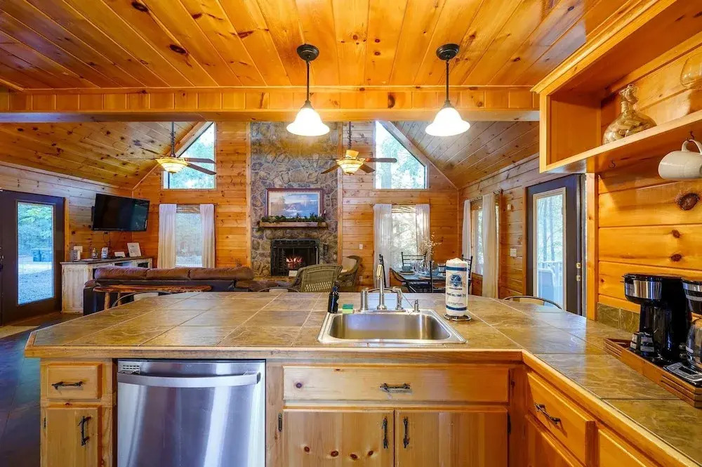 Okehi Pine Cabin With Wood Burning Fireplace and Outdoor Hot Tub by Redawning
