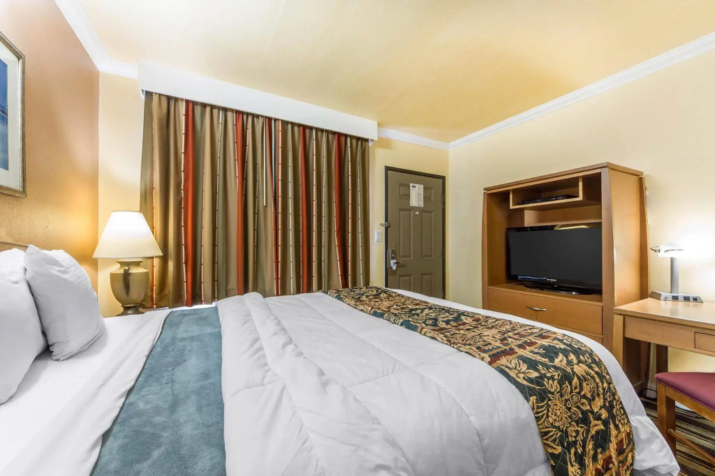 Rodeway Inn & Suites Oakland