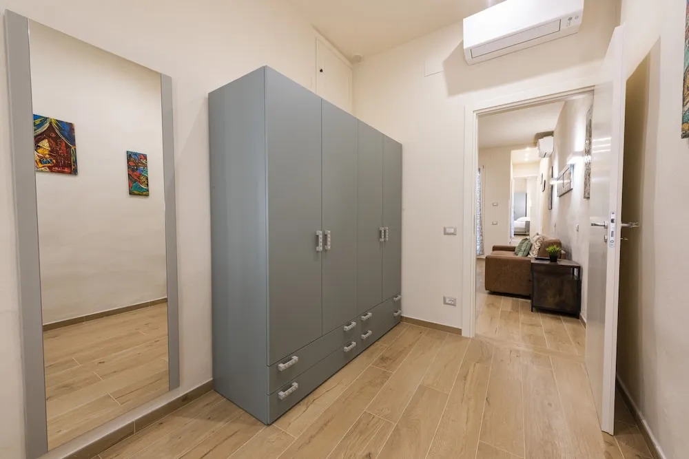 Mercato Contemporary Apartment by Mmega
