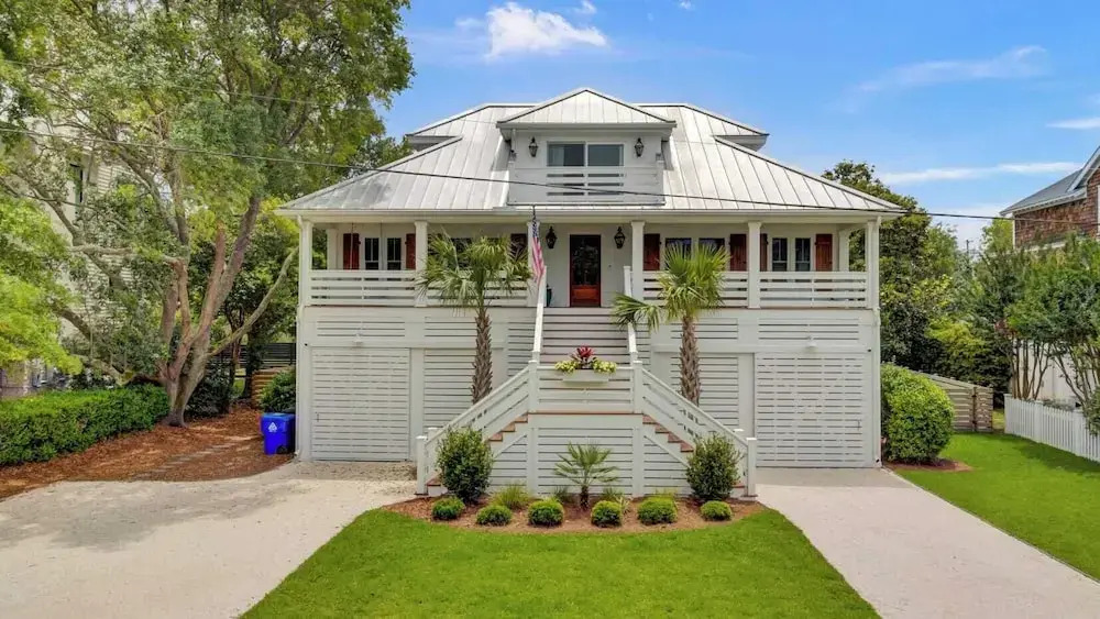 Be a Sullivans Local! 1307 Cove Avenue by Avantstay Pool + Outdoor Living