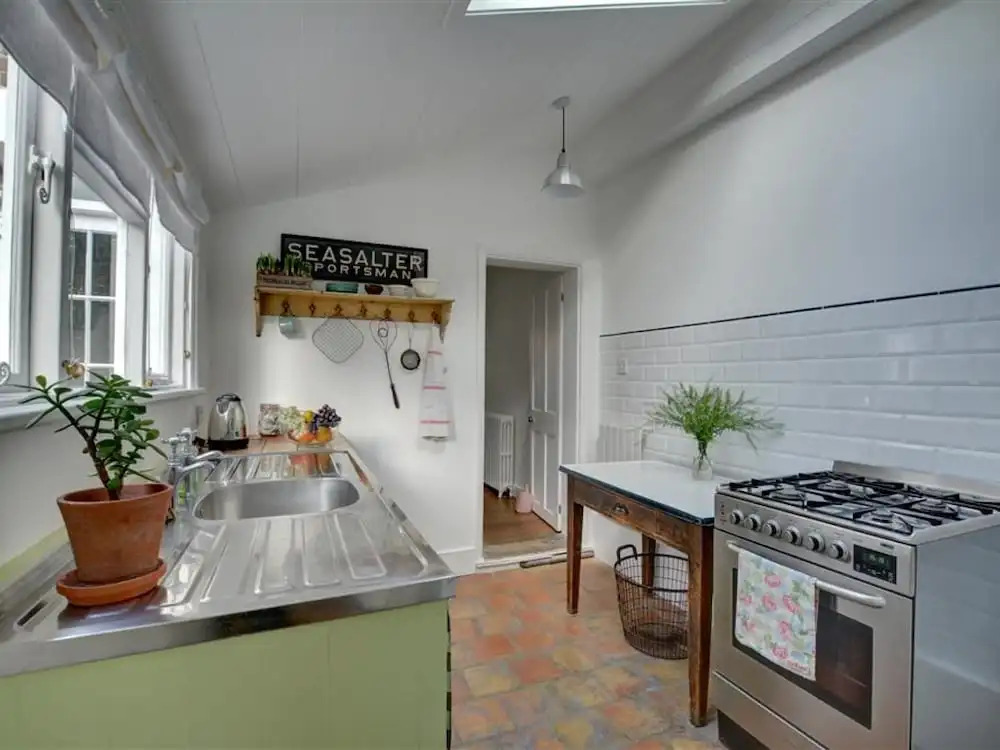 Lovely Holiday Home in Old Town of Whitstable near Beach