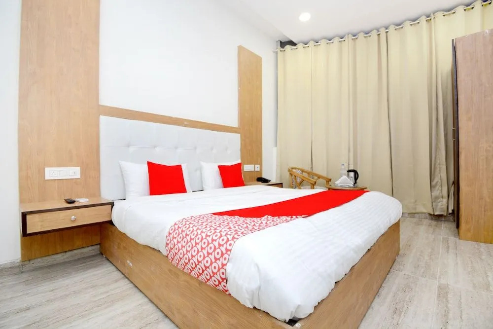 Oyo 39569 Hotel Lazeeno
